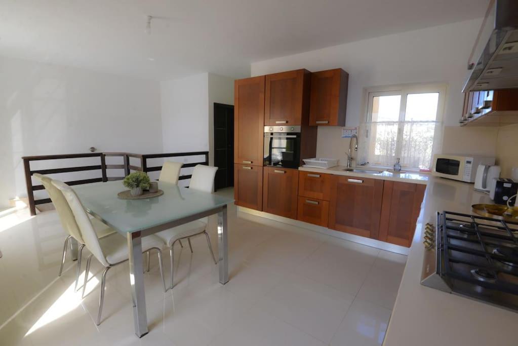 Seafront Duplex Penthouse With Terrace Overlooking Xlendi Bay Ngoại thất bức ảnh