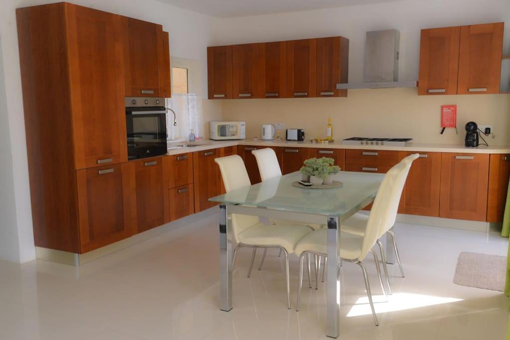 Seafront Duplex Penthouse With Terrace Overlooking Xlendi Bay Ngoại thất bức ảnh