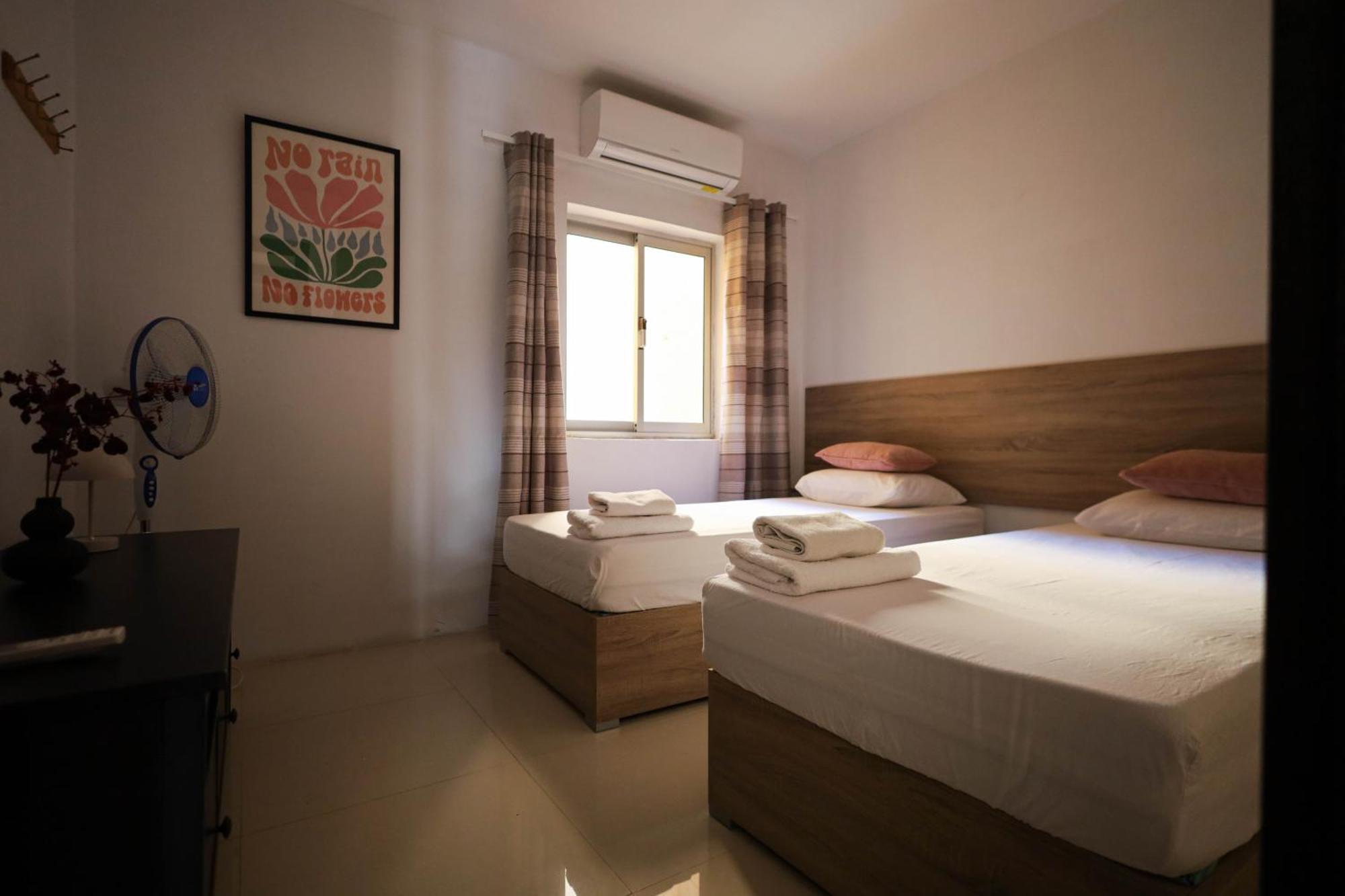 Seafront Duplex Penthouse With Terrace Overlooking Xlendi Bay Ngoại thất bức ảnh
