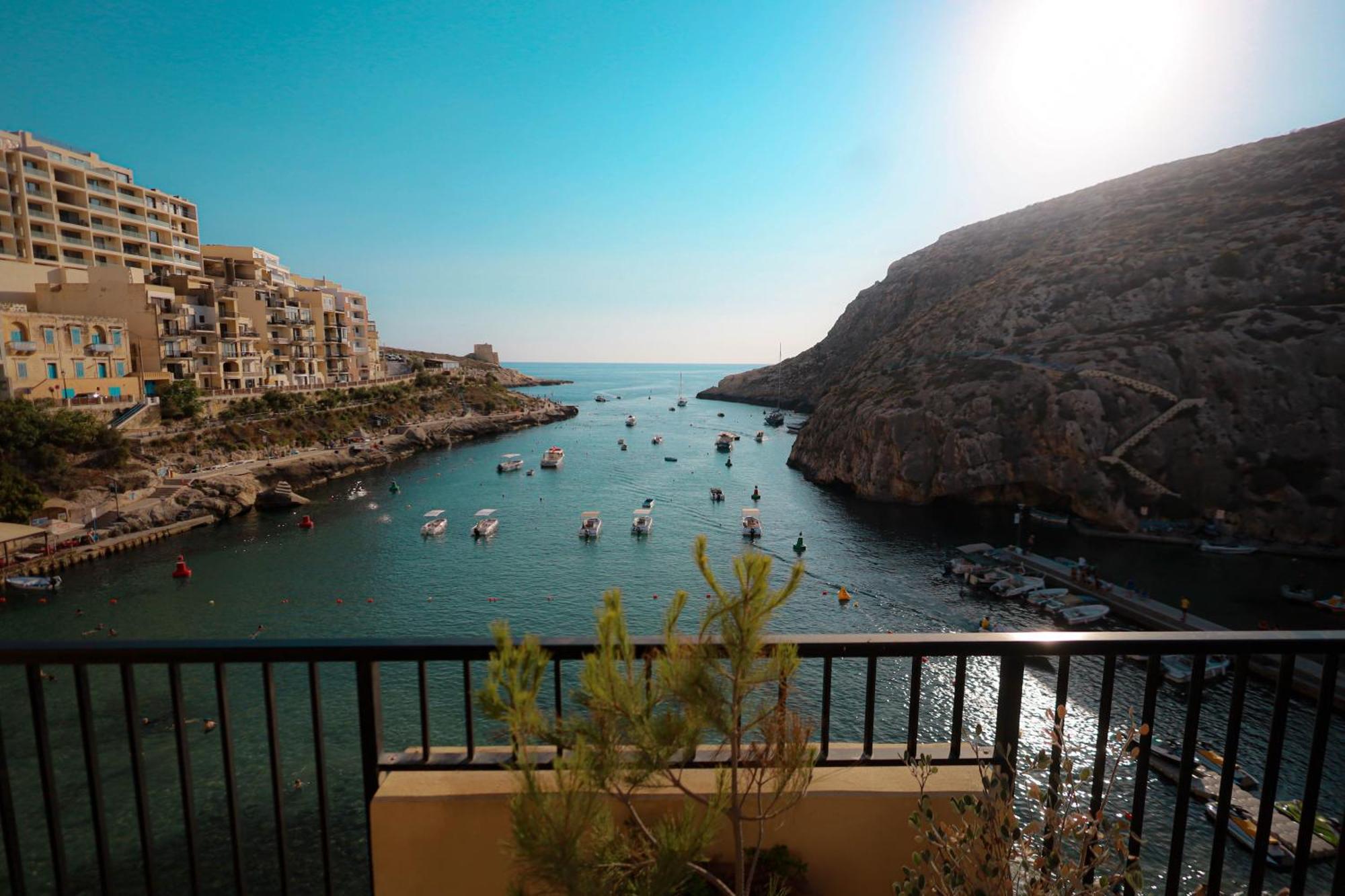 Seafront Duplex Penthouse With Terrace Overlooking Xlendi Bay Ngoại thất bức ảnh