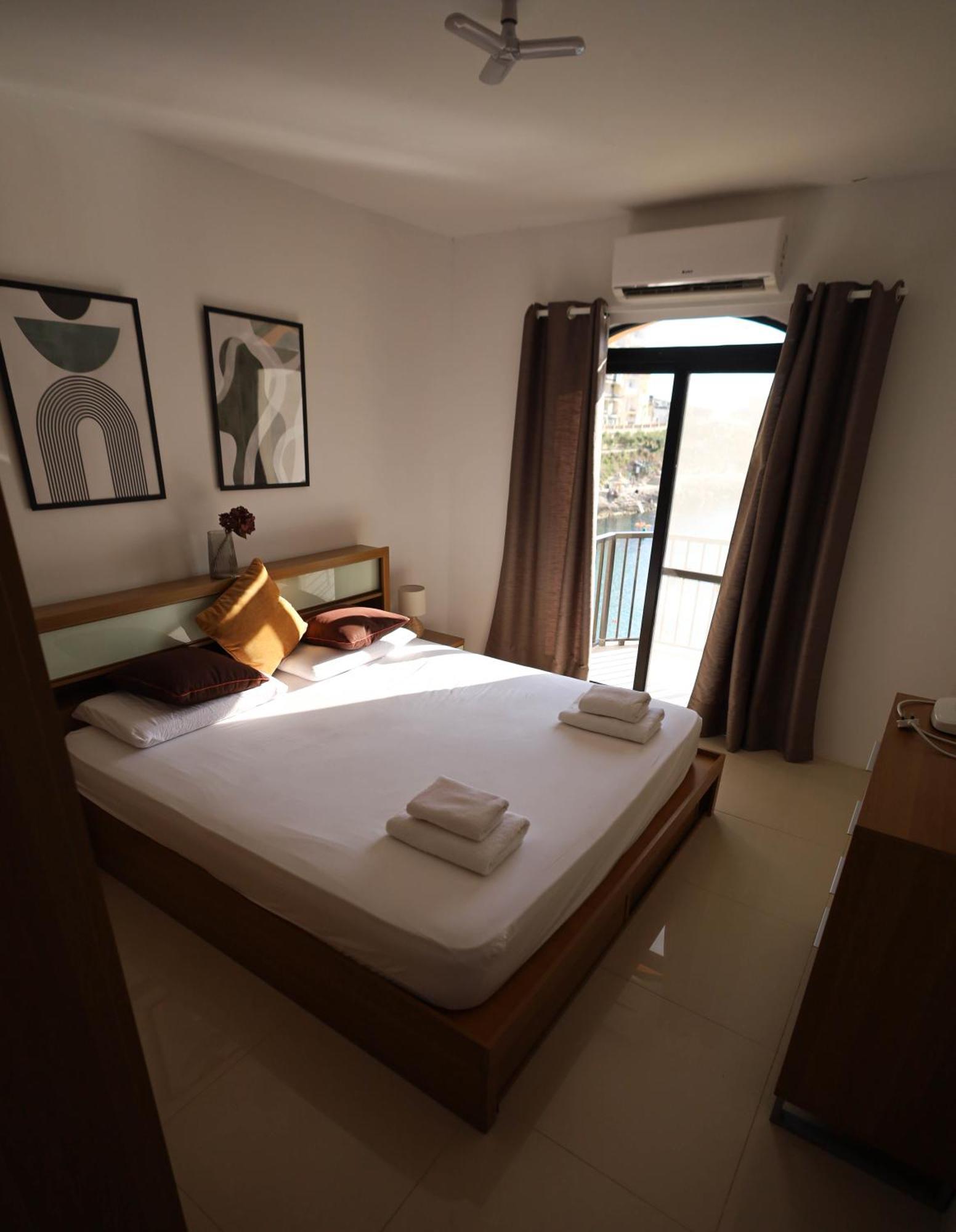 Seafront Duplex Penthouse With Terrace Overlooking Xlendi Bay Ngoại thất bức ảnh